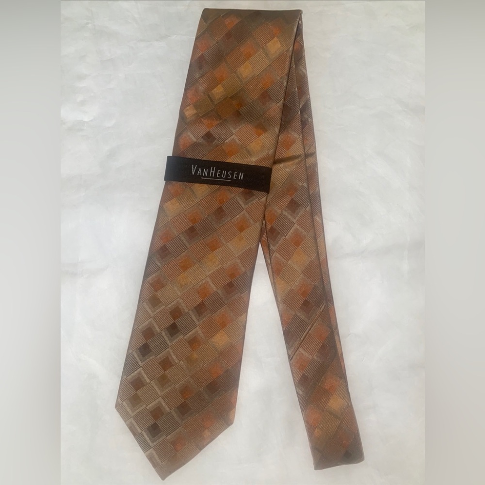 VAN HEUSEN South Beach Gold Peach Silk Necktie Tie Geometric $40 lcsr